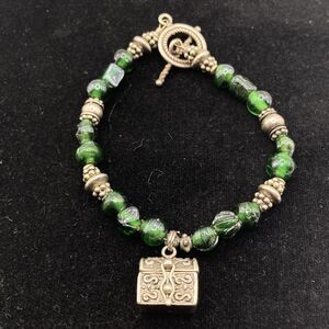Sterling Silver And Green Glass Beaded  Bracelet Treasure Box Charm Opens